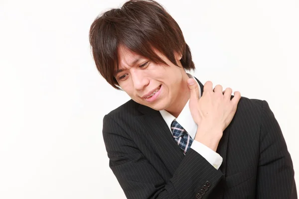 年轻的日本商人患有颈部疼痛 — 图库照片