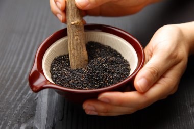 Siyah susam kabuğu çıkarılmış tane ürünleri