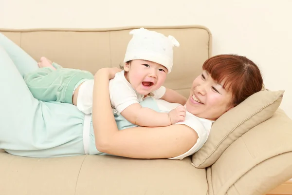 Mamá y bebé — Foto de Stock