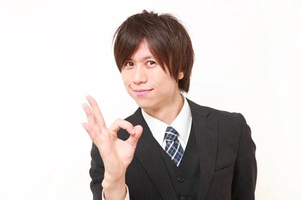 Joven japonés hombre de negocios mostrando signo perfecto — Foto de Stock