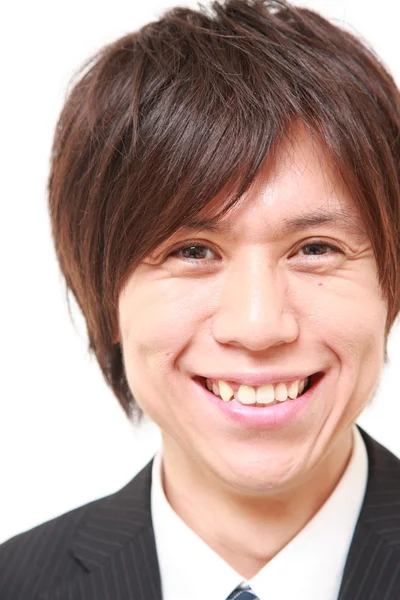 Japon işadamı gülümsüyor