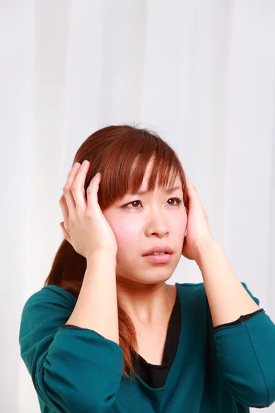 Mujer joven teme — Foto de Stock