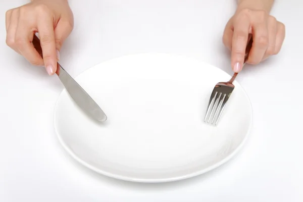 Tenedor y un cuchillo con plato vacío — Foto de Stock