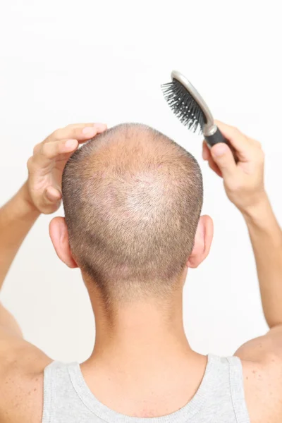 Menyikat rambut tipis — Stok Foto