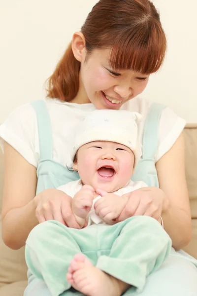 Mamá y bebé — Foto de Stock