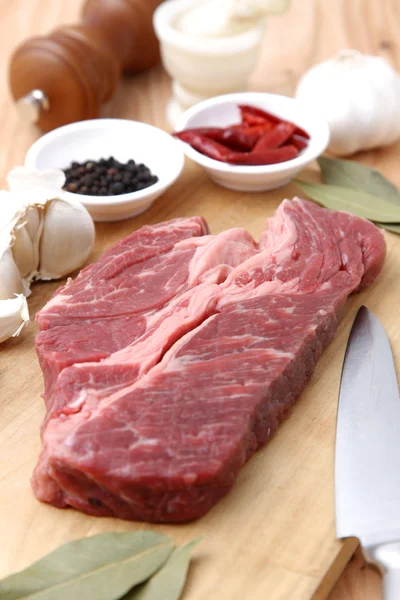 Frisches rohes Rindfleisch — Stockfoto