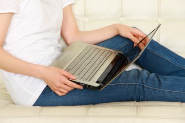 Bilgisayarlı kadın