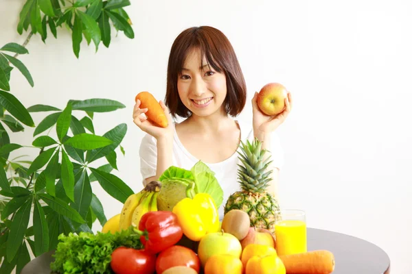 Young Japanese woman with fruits and vegetables　 — Stockfoto