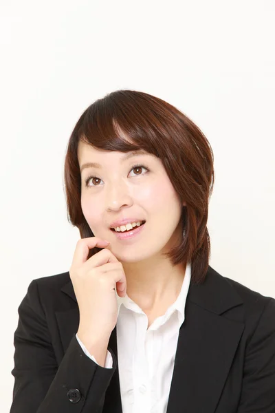 Empresária japonesa sonhando com seu futuro — Fotografia de Stock