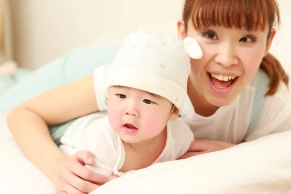 Mamá y bebé — Foto de Stock