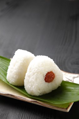 Japon pirinç topu onigiri