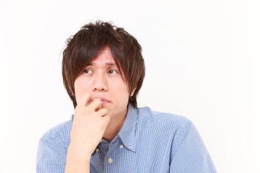 genç Japon adam hakkında bir şey endişelendiriyor