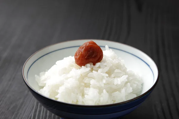 Steamed rice with Japanese pickled plum　 — Stock Photo, Image