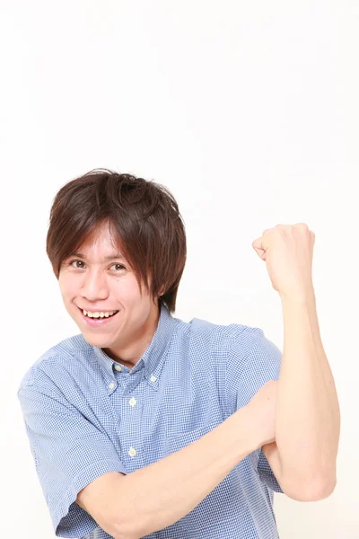 Japanse man in een overwinning pose — Stockfoto