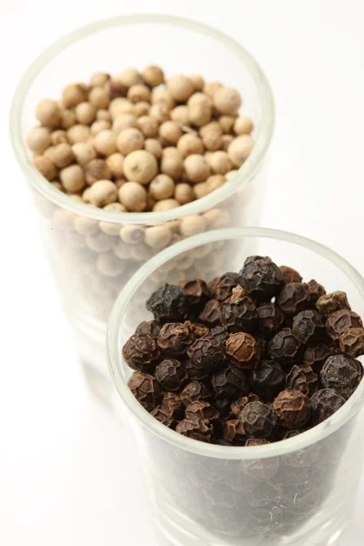 Black pepper & white pepper — Stock Photo, Image