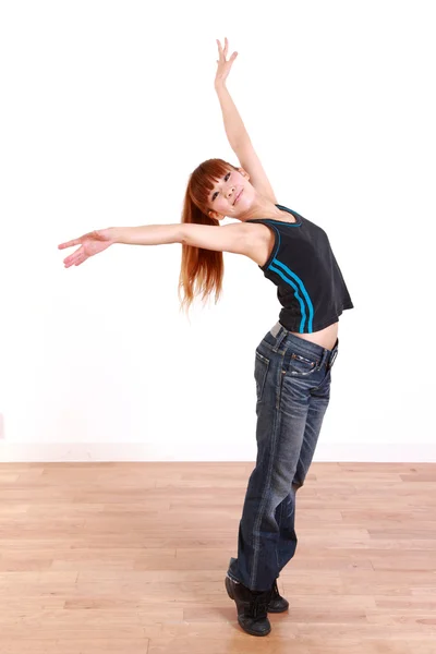 Joven mujer japonesa bailando —  Fotos de Stock