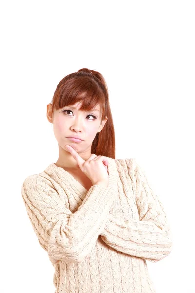Giapponese giovane donna pensa a qualcosa — Foto Stock