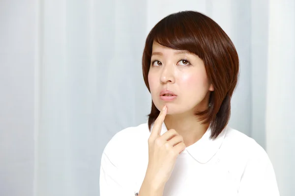 Japanese nurse thinks about something — Stock Photo, Image