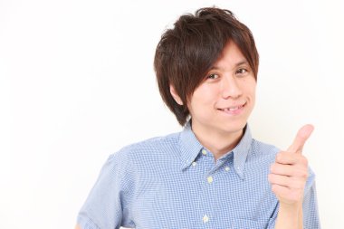 Başparmak yukarıya jest ile Japon adam