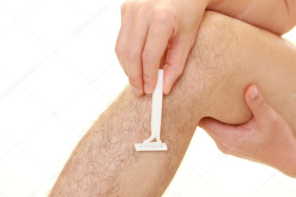 como depilar as pernas para homens