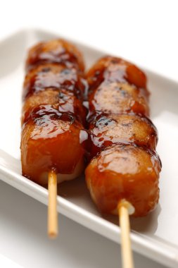 Mtarashi Dango hamur tatlısı