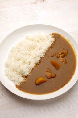 pirinç Japon tarzı ile köri