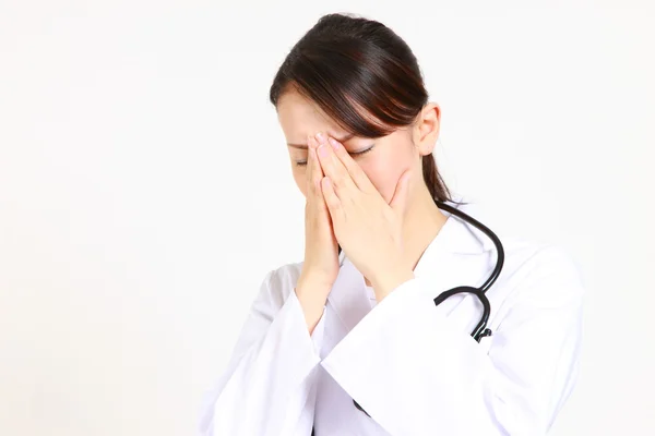 Young Japanese female doctor suffers — Stock Photo, Image