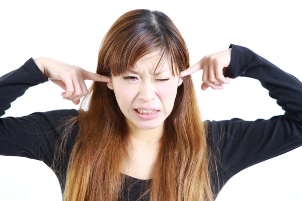 Young Japanese woman suffers from noise　 — Stockfoto