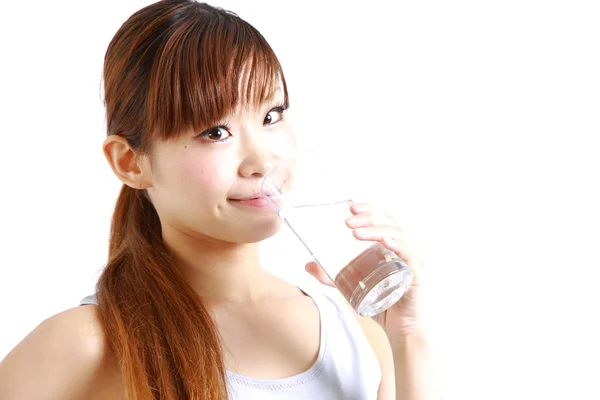 Young japanese woman drinking water — Stock Photo, Image