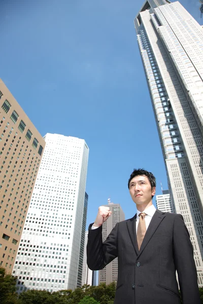 Empresario japonés en una pose de victoria —  Fotos de Stock