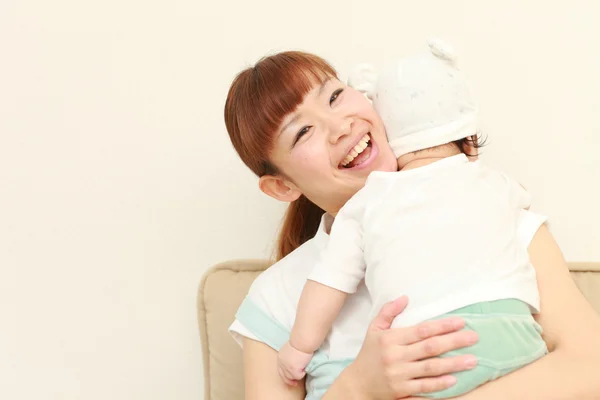 Japonais maman et son bébé — Photo