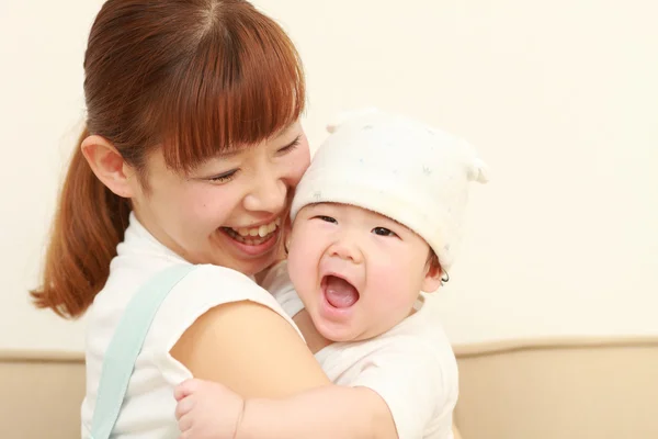 Japanese mom and her baby — Stock Photo, Image