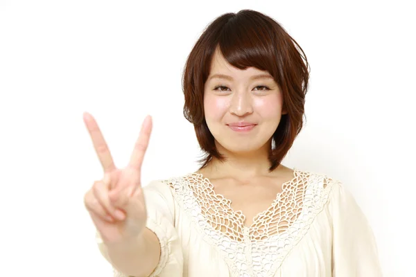 Woman showing a victory sign — Stock Photo, Image