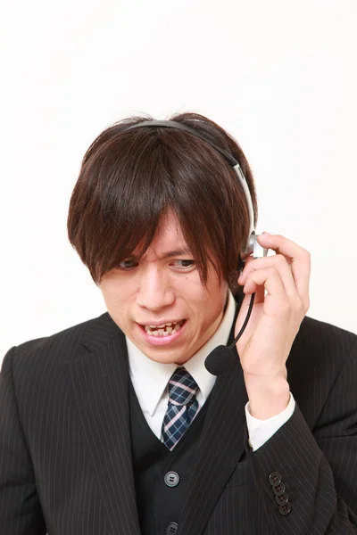 Empresário perplexo com uma reclamação telefone — Fotografia de Stock