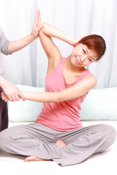 Japanese Woman Getting Thai Massage — Stock Photo, Image
