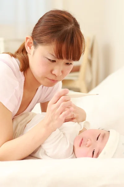 Baby with fever — Stock Photo, Image