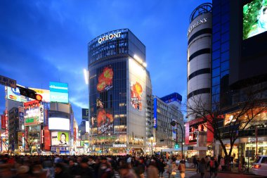 Shibuya geçerken, tokyo, Japonya
