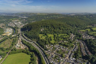 Güney Galler 'in Tongwynlias kasabasındaki Castell Coch Kalesi' nin yeniden canlandırılması.