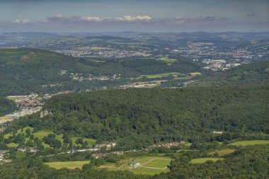 Güney Galler 'in Tongwynlias kasabasındaki Castell Coch Kalesi' nin yeniden canlandırılması.