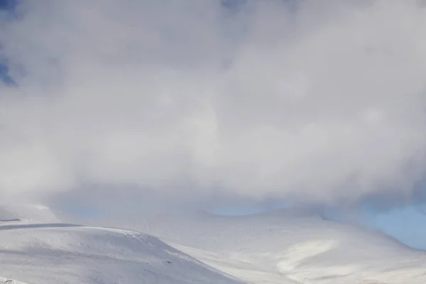 İngiltere, Galler 'deki Brecon Beacon' da kış kar manzaraları