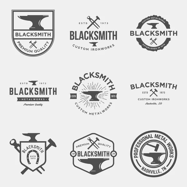 Conjunto de logotipos herrero vintage, emblemas — Vector de stock
