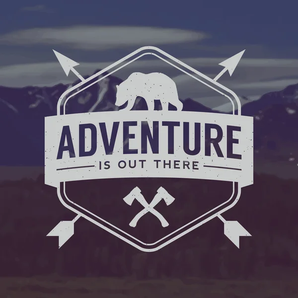 Emblema de aventura al aire libre — Vector de stock