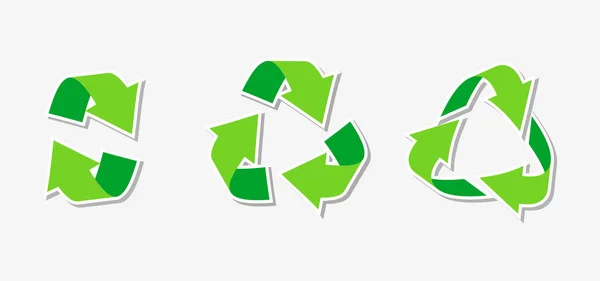 Verde triangular reciclar eco etiqueta engomada vector — Vector de stock