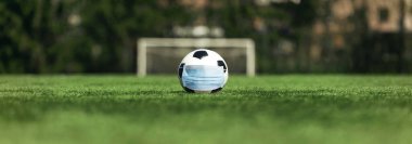 Avrupa futbolu iptal konsepti. Koronavirüs maskeli top