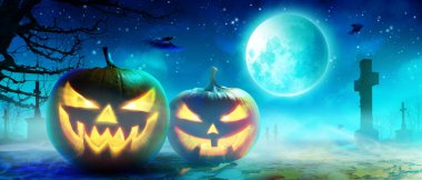 Ürkütücü bir gecede balkabağıyla Cadılar Bayramı.