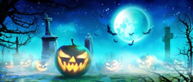 Ürkütücü bir gecede balkabağıyla Cadılar Bayramı.