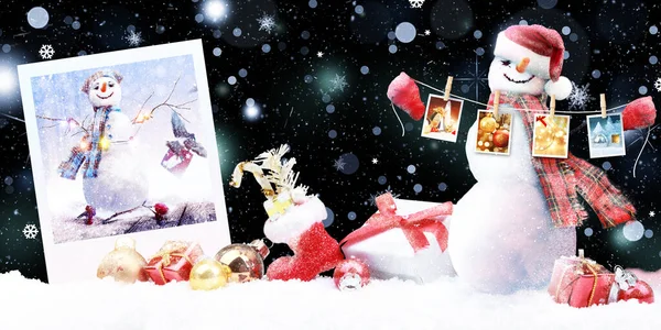 快乐的雪人站在冬天的圣诞大地上 — 图库照片