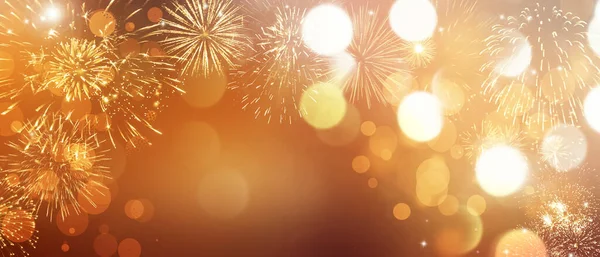Bokeh özgeçmişi olan renkli bir havai fişek. Yeni yıl kutlaması, soyut tatil geçmişi