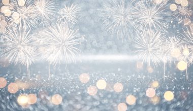 Bokeh özgeçmişi olan renkli bir havai fişek. Yeni yıl kutlaması, soyut tatil geçmişi