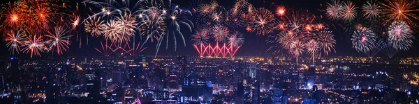Kleurrijk Vuurwerk Met Bokeh Achtergrond Nieuwjaarsviering Abstracte Vakantie Achtergrond — Stockfoto